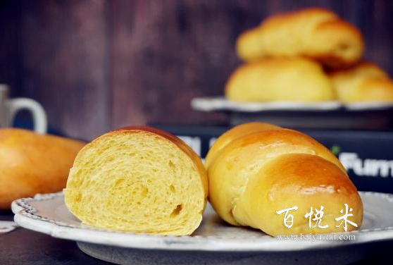 教你用芒果做面包，香甜可口，一下子能吃掉3個